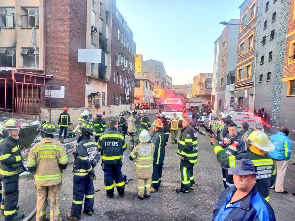 Chriseldalewis's tweet photo. JUST IN

The death toll in the #JohannesburgCBD fire has risen to 56.
43 others are injured - The City's Emergency Services has said.

#sabcnews https://t.co/NZ50KoEfL7