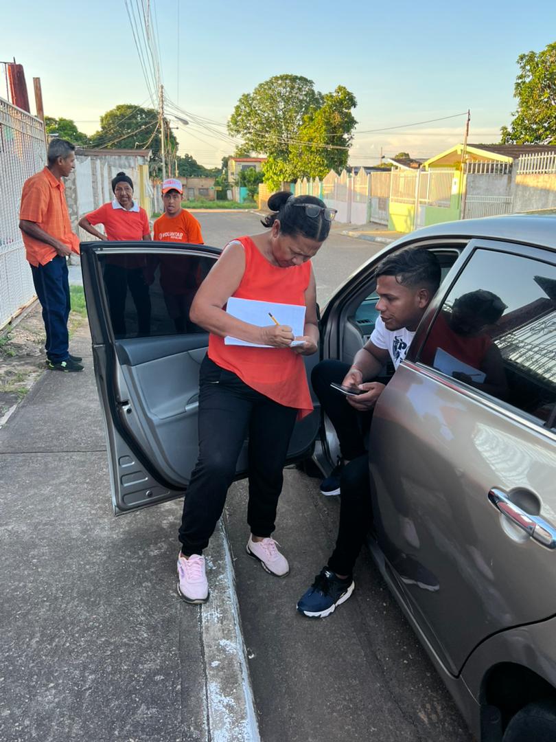 vpcbo's tweet photo. @vpgremios en #CiudadBolívar recorriendo sin descanso el sector #LosProceres sumando voluntades para este #22Oct.

Cada día son más personas que se unen a esta gesta histórica.
Que lo que inició Barinas, termine con la libertad de nuestro país
 
¡Vamos con @freddysuperlano! https://t.co/3K9Vxwfyyl
