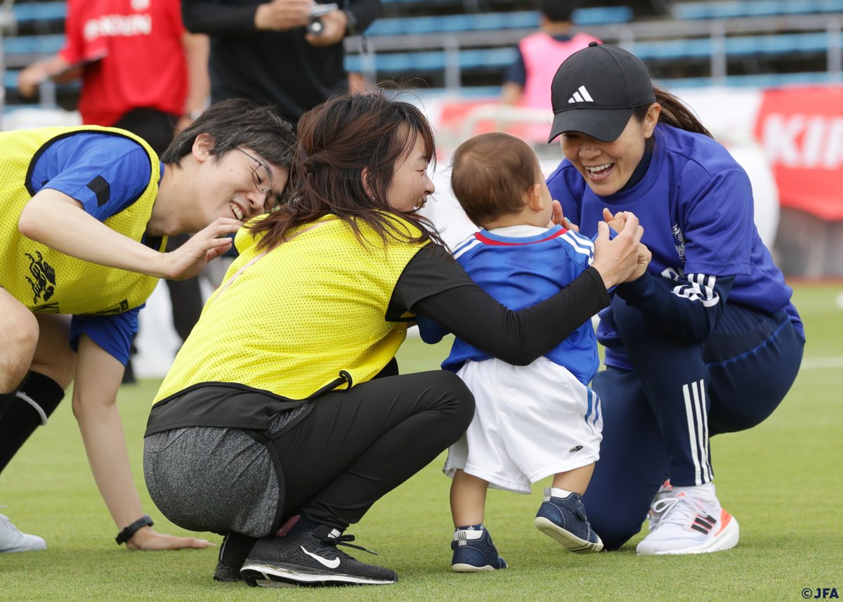 JFA's tweet photo. \\参加ファミリー募集中🤝// 
家族みんなで楽しめる、走らないサッカー『ウォーキングフットボール』で絆を深めよう⚽

『キリンファミリーチャレンジカップ 2023』
🗓️2023年11月25日(土)
🏟福岡PayPayドーム
✅参加費無料

ゲストとして、元 #SAMURAIBLUE（日本代表）#坪井慶介 さんと #巻誠一郎 さん、元 #なでしこジャパン（日本女子代表）#宮間あや さんが一緒に参加します✨

詳細はこちら🔗
https://t.co/Q8zdICJgfD 
※先着順のため定員に達し次第、募集を終了します

#jfa
#ファミチャレ #WeAreOneTeam