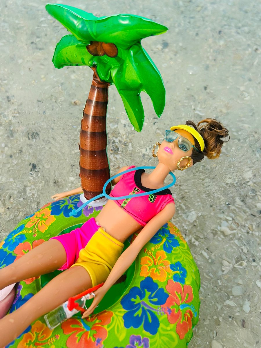 0Noobsquad1's tweet photo. https://t.co/Maay9820B8  Hi  Every1-Check out our YTChannel! We cover #dIyCrafts #Minatures #Minibrands #miniverse #Barbie #diyDollCrafts #Shoppkins #DollShorts #temu #Dollhauls #toyreviews &amp;MORE❤️2See ya there! #DollSummer #AdultDollCollectors @FroggyStuff1 @Barbie #MargotRobbie https://t.co/nbjRdHyspJ