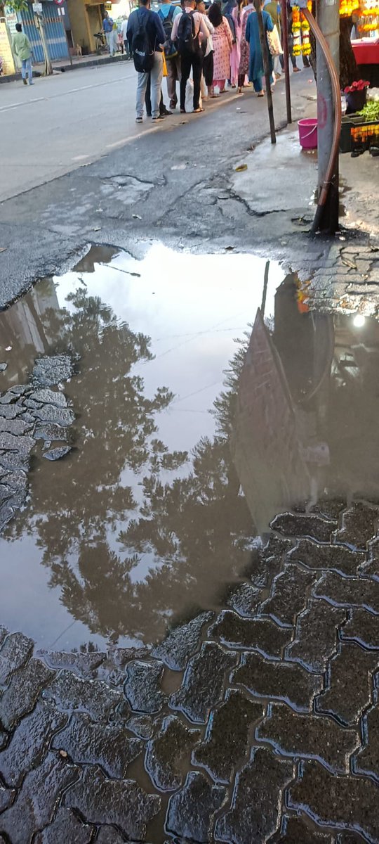 ajay0561's tweet photo. @MCGM_BMC 
Near Bajaj municipal school,
Opposite Kandivali railway station
Please take care🙏 https://t.co/d0aqh4qL5A