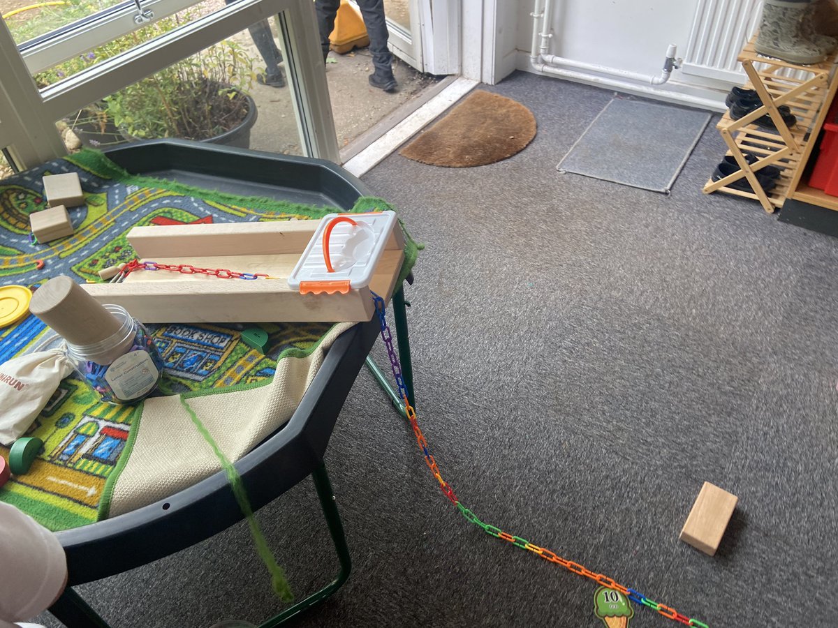 gillyp_dm's tweet image. This little trio were working well together in their play yesterday - building, cooperating, imagining and chatting. It was noticed by some of our visitors. #p1fun #p1play #superherostars