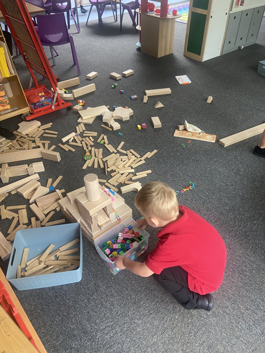 gillyp_dm's tweet image. This little trio were working well together in their play yesterday - building, cooperating, imagining and chatting. It was noticed by some of our visitors. #p1fun #p1play #superherostars