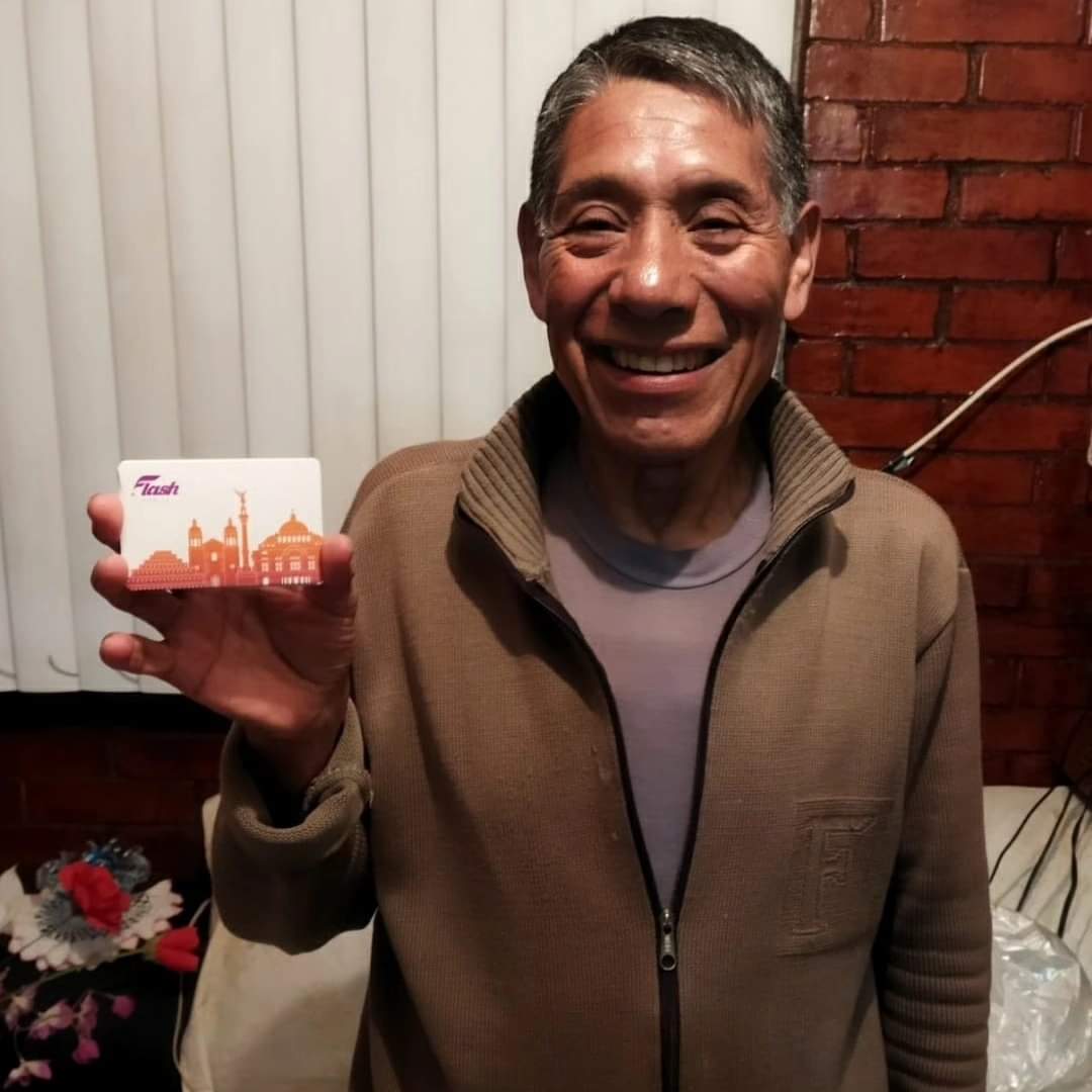 GabyLucioVive's tweet image. El que busca encuentra y el que quiere resuelve 😃 Cerrando otro valioso cliente 🔥🔥🔥 mi nuevo #FlashAngel #graciasgraciasgracias al señor Magdaleno García por sumarse a esta gran misión de fortalecer a #BAMX con #FlashMobile #diosbendigaamisamadosclientes #YoSoySVP #GabyLucio