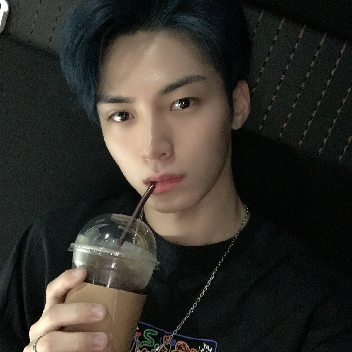 OmegaX_members's tweet photo. [#OX]

아이스아메리카노 추천할게요 포엑

#OMEGA_X #오메가엑스
#한겸 #HANGYEOM https://t.co/Z6DQnVRZSv