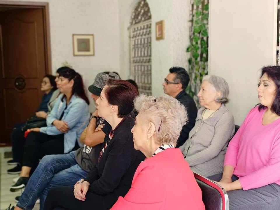 RomanCastroE's tweet photo. Nos reunimos con vecinos de la #ColoniaModerna en donde tuvimos la oportunidad de platicar y trabajar de manera coordinada.
En compañía del módulo del Dip. @LuisMendozaBJ
Juntos logramos tener una mejor calidad de vida.
#JuntosLoHacemosMejor 🤝 https://t.co/vQ5sUi7YZu