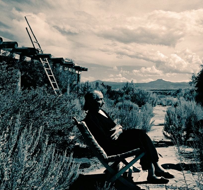 Georgia O’Keeffe, at her home known as the Ghost Ranch, New Mexico, 1968 (by A.Newman) #WomensArt
