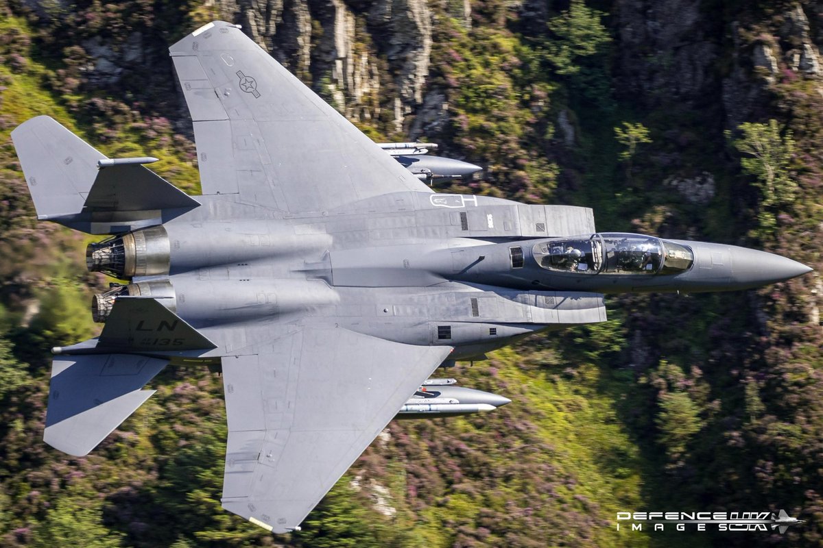Type: F-15E Strike Eagle Unit: 492nd Fighter Sqn 🇺🇸 Reg: 98-0135 Loc: Mach Loop, Wales @usairforce @48FighterWing @scan_sky @air_intel #F15 #USAF #FighterJet #MachLoop