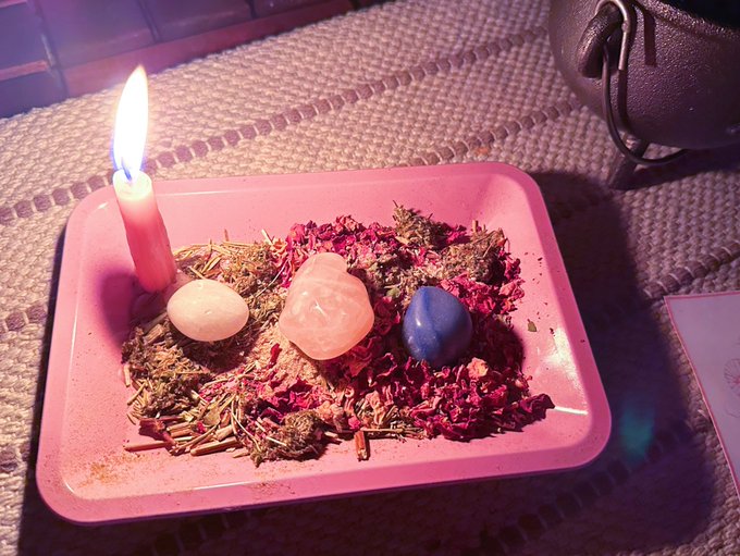 Doing spells under the full moon https://t.co/UFqZyTWEHz