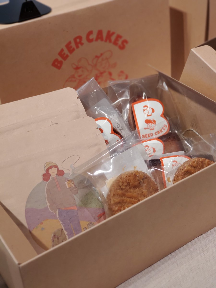 hirakata_tsite's tweet photo. 【#今日の美味しいもの】
パン・焼菓子「BEER CAKES」
ビール醸造後に出る麦芽粕を、
小麦粉の代用になる麦芽粕粉「Super flour」にして、
パンや焼菓子が作られています!
食物繊維とタンパク質が豊富で、なおかつ低カロリー!
クッキー缶はテトリス並みにびっちり🍪
#枚方 #beercakes https://t.co/UMlJiD0GHc