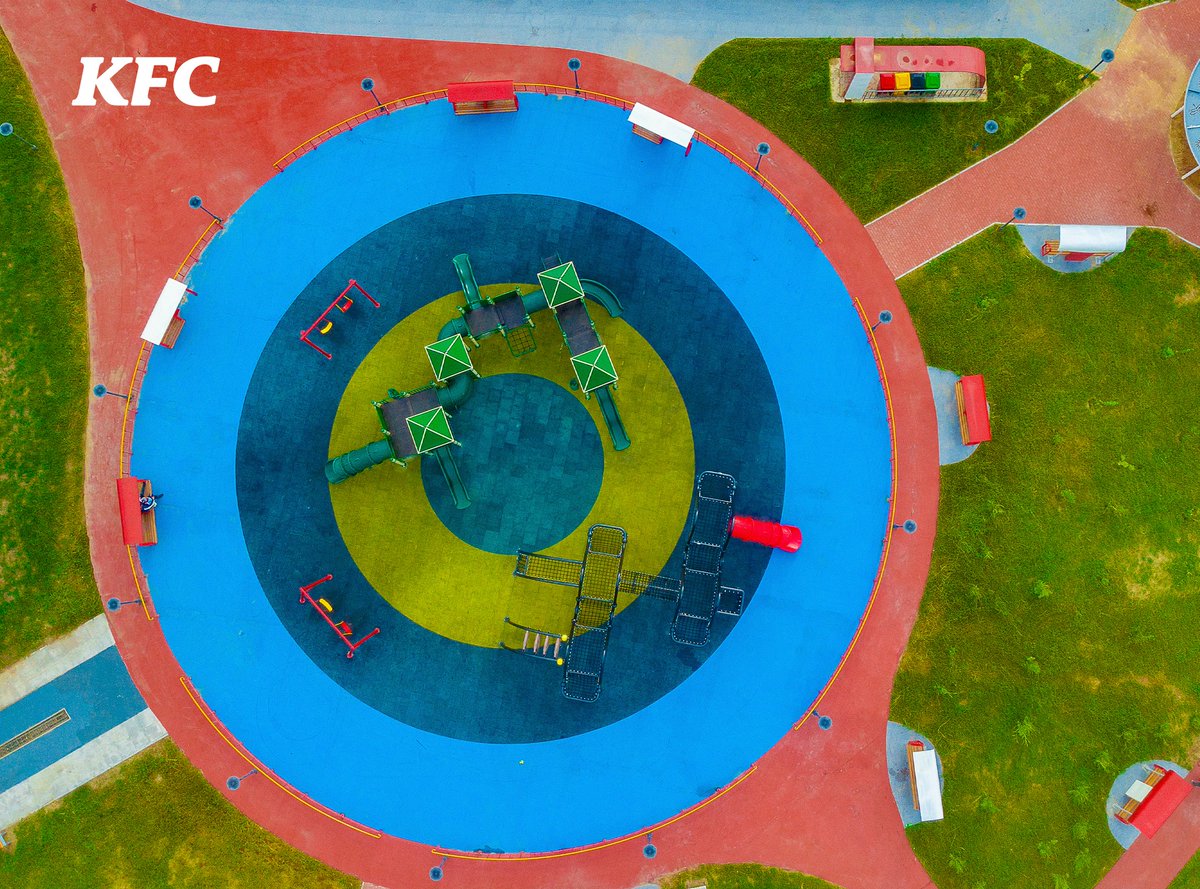 MongoliaKfc's tweet photo. “KFC-Нэрэмжит талбай” 
Бүрэн усалгаатай ногоон зүлгэн талбай, салхилах сүүдрэвч, явган хүний зам, уран бүтээлчдийг дэмжих мини тайз, эрүүл аюулгүй тоглоомын талбайнууд, 
skateboard болон roller skate гулгах хэсгүүд зэрэг гэр бүлийн гишүүн бүрт зориулан энэхүү талбайг бүтээв. https://t.co/dfUXfNs0o1