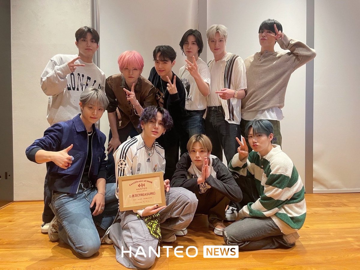 HanteoNews's tweet photo. 트레저, 정규 2집 ‘REBOOT’로 커리어 하이 → 한터차트 골드 인증패 수상! (한터차트 공식)

#트레저 #TREASURE #REBOOT
#초동 #HanteoChart 
#트레저_한터차트인증패 #TREASURE_HanteoCertificate
@ygtreasuremaker

기사🔗https://t.co/mPY9YLvBmD https://t.co/1WAwoyGUvx