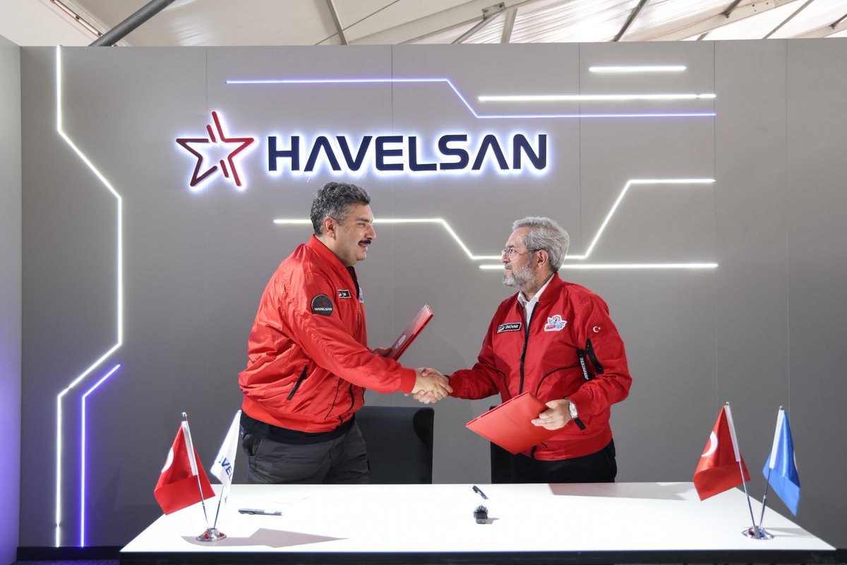Ankara Üniversitesi ile yapay zeka teknolojilerinde lisansüstü eğitimi için iş birliği protokolü imzaladık.

Hayırlı olsun. 🇹🇷 
#TEKNOFEST2023 #HAVELSAN