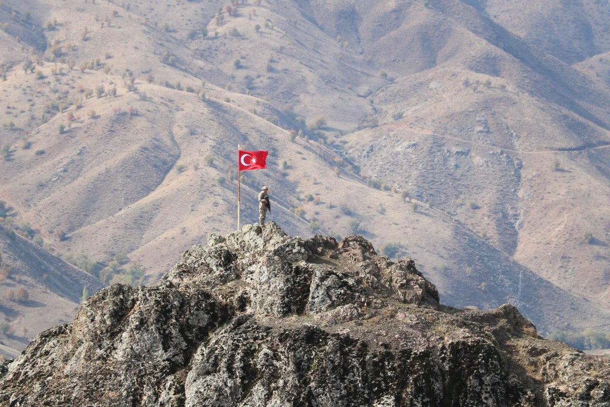 4 TERÖRİST DAHA TESLİM OLDU❗️
Jandarma Genel Komutanlığımız ve Emniyet Genel Müdürlüğümüzün yürüttüğü ikna çalışmaları neticesinde örgütten kaçan 4 BTÖ üyesi güvenlik güçlerimize teslim oldu.

Sürdürülen ikna çalışmaları sonucunda son 90 günde teslim olan bölücü terör örgütü