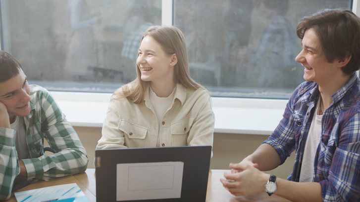 Sujuvia oppimisprosesseja voi mahdollistaa kiinnittämällä huomioita itseohjautuvuusteorian kolmeen ulottuvuuteen: autonomiaan, kyvykkyyteen ja yhteenkuuluvuuteen. Lue lisää blogistamme, mitä itseohjautuvuus oppimisessa on ja miten sitä buustataan?
blogit.jamk.fi/aokkhankkeet/m…