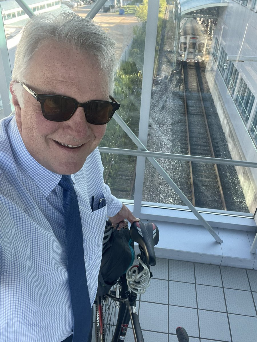 chrisronayne's tweet photo. Beauty Day to ride to work
🚲 🚆
#IGORTA
@GCRTA
@Bike_CLE
@CuyahogaCounty https://t.co/CVUrEnrdwa