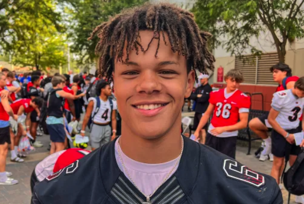 Naperville North @HuskieFB 2025 QB @JacobBell_2 led the Huskies to an impressive Week 1 win over H-F. Bell is also excited for this week's challenge hosting @Loyola_FB and talks about his start to the season, college game day visit plans and more here edgytim.rivals.com/news/qb-bell-g…