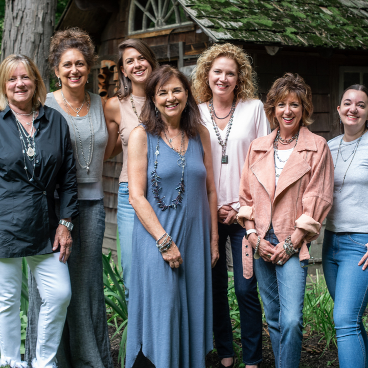 JillDuzan's tweet image. Visit our studio today...shop and meet some of the JD team! We have hundreds of items in our studio, some which are not for sale anywhere else. 
#rusticchic #ruggedelegance #jdstyle #jillduzanjewelry #jewelry #artisanjewelry #indianaartisan #diamonds #sliceddiamonds #wearyourjewe