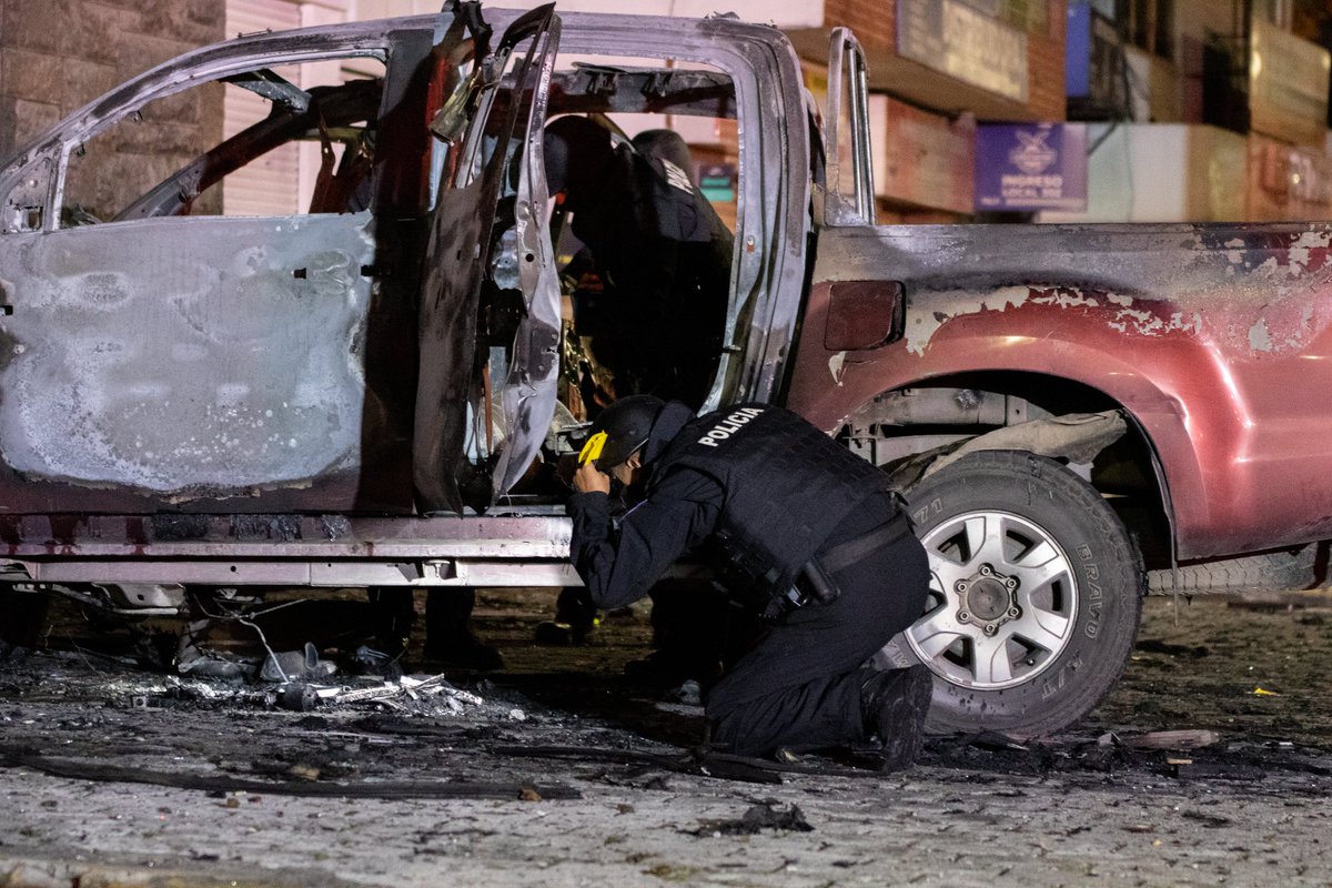 Horas después de que la Policía Nacional confirmara la explosión de un coche bomba en la 9 de Octubre y Robles se registró la explosión de otro vehículo en la 12 de Octubre y Wilson, frente a la U Salesiana. Esto sucedió aproximadamente a la 1:30 am.