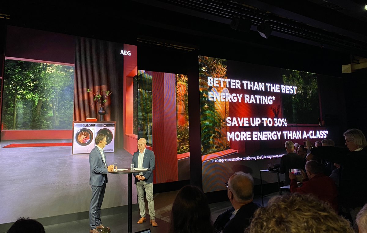 ElectroluxGroup's tweet photo. 🔋 ‘Better than the best’: Michael Geisler, our GM Germany & Austria, unveils #AEG 9000 washer, setting a new standard in energy efficiency. 30% better energy efficiency than the A label makes it the market's top choice. #IFA2023 #energyefficiency #sustainability #EUenergylabel https://t.co/243WRjHDbD