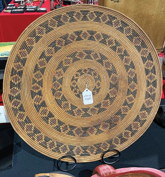 AntiqueDigest's tweet image. At the Old West Show: This Yokuts 15&quot; to 16&quot; D. snake-design gambling tray (walnut shells were used as dice) came from the Fresno, CA area and cost $2650 from Pook-A-Moon, Cloverdale, CA maineantiquedigest.com/stories/seriou… #antiques #antique #Yokuts #Indian #tray #nativeamerican #gambling