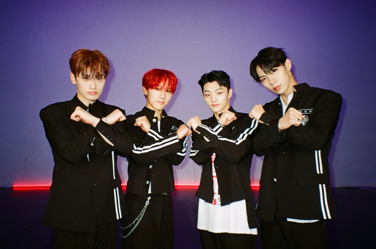 M2MPD's tweet photo. 필름카메라로 기록한 8월의 추억📸 9월에도 쭈욱 엠투와 함께해요❣ #8월의엠투 #M2film #릴레이댄스 #TIOT #티아이오티 @TIOT_NOW https://t.co/Ta6AmKQgjm