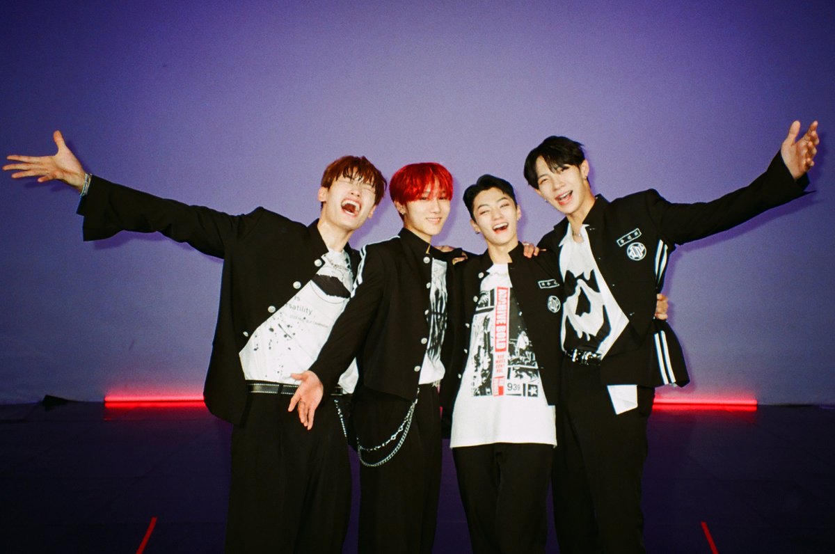 M2MPD's tweet photo. 필름카메라로 기록한 8월의 추억📸 9월에도 쭈욱 엠투와 함께해요❣ #8월의엠투 #M2film #릴레이댄스 #TIOT #티아이오티 @TIOT_NOW https://t.co/Ta6AmKQgjm