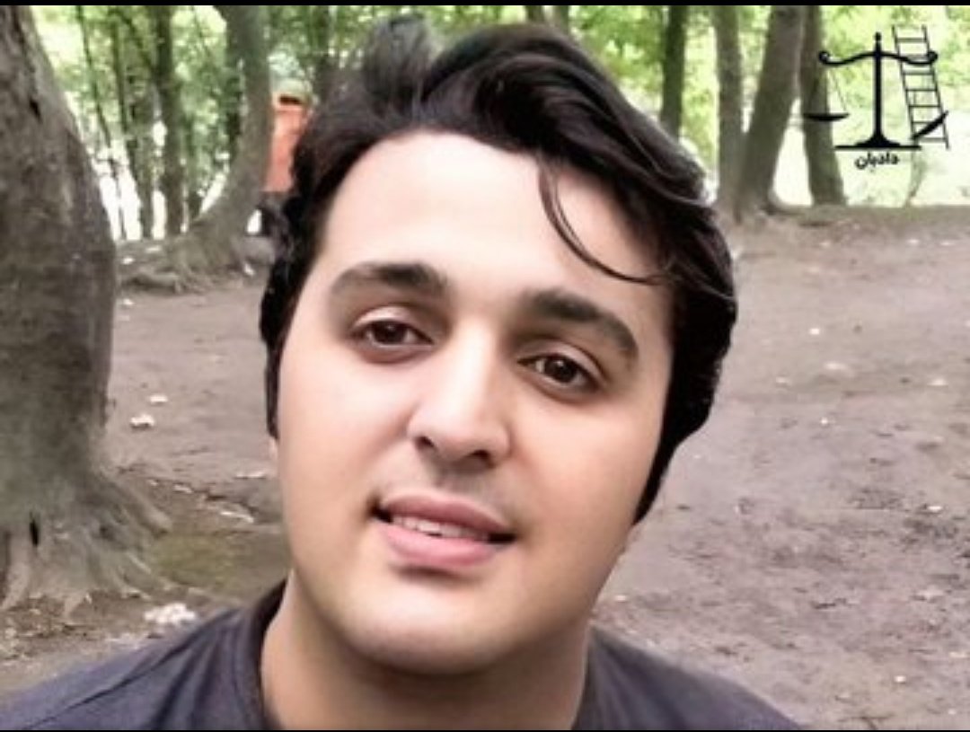#جواد_روحی در زندان نوشهر کشته شد… 

جواد به سه بار اعدام محکوم شده بود که این حکم در دیوان عالی نقض شده بود… 

پس از پیگیری از خانواده او پیامی که از یکی از بستگان او دریافت کردم این بود که: 

جواد و کشتن 
دعا کنین منم بمیییییییییرم
‌
متن خبر از آتنا دائمی":