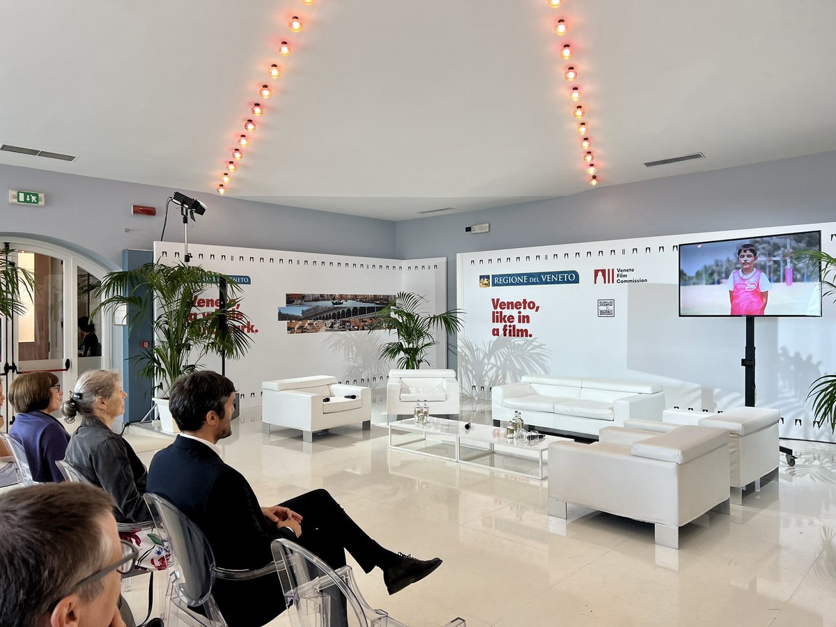 Comune di Venezia (@comunevenezia) on Twitter photo 🎙️ “Per #Venezia è un onore ospitare questo evento. Ho sempre ritenuto il rugby una vera metafora di vita, basti pensare al suo gesto più emblematico, quello di passare la palla dietro per andare avanti - ha commentato <a href="/AndreaTomaello/">Andrea Tomaello</a> - Continuo a credere che per i ragazzi possa 🎙️ “Per #Venezia è un onore ospitare questo evento. Ho sempre ritenuto il rugby una vera metafora di vita, basti pensare al suo gesto più emblematico, quello di passare la palla dietro per andare avanti - ha commentato <a href="/AndreaTomaello/">Andrea Tomaello</a> - Continuo a credere che per i ragazzi possa