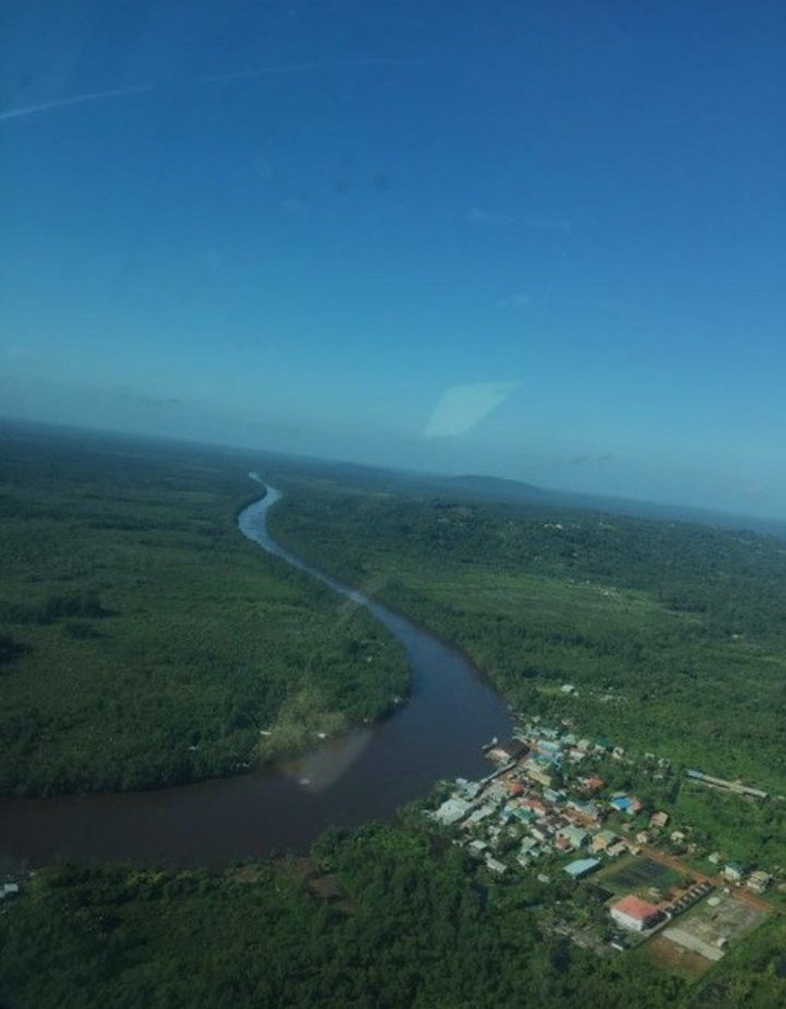 🏞️ Conoce el Este de Venezuela.🇻🇪

¿Sabías que el río Aruka, al norte del Territorio Esequibo, une a Mabaruma y otras comunidades con el resto de la costa esequibana y, por el río Barima, al Estado Delta Amacuro?
 
📌Fuente: Organización Mi mapa de Venezuela incluye nuestro