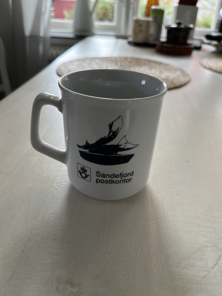 LinusFlink's tweet image. The most random cup we have at home is a “thank you for a job well done” from 1992, the post office in Sandefjord, Norway. Afaik no one here has worked anywhere near there, nor at the post office. Somehow it’s survived 31 years still.