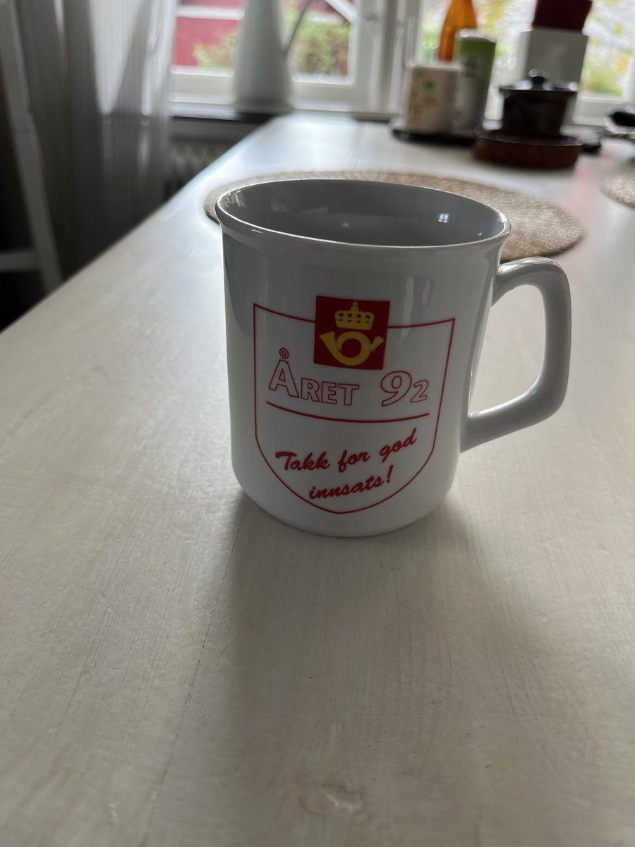 LinusFlink's tweet image. The most random cup we have at home is a “thank you for a job well done” from 1992, the post office in Sandefjord, Norway. Afaik no one here has worked anywhere near there, nor at the post office. Somehow it’s survived 31 years still.