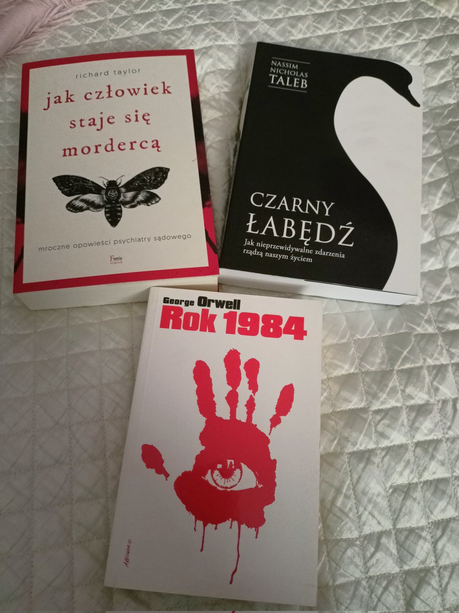 graveyardnymphh's tweet photo. my fav books in white
reply for a color https://t.co/CQlrnHUBPt