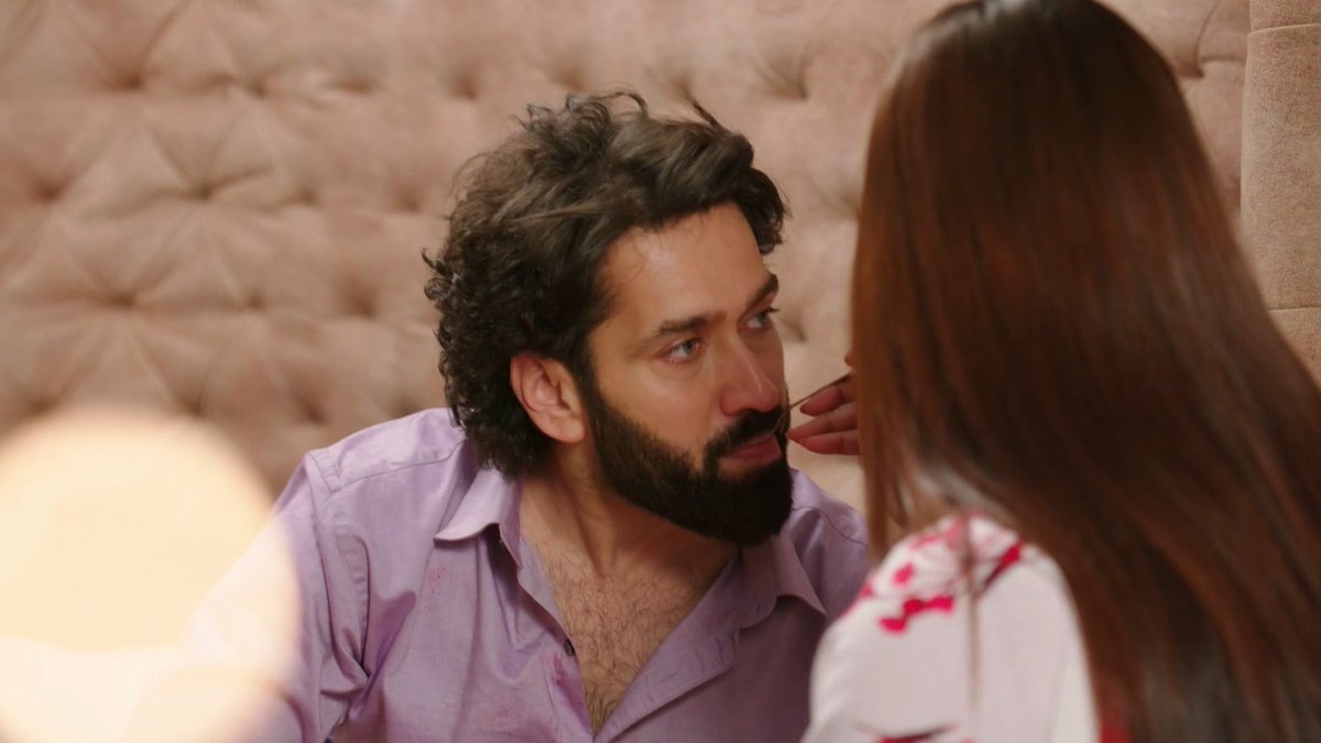 RiddhiShetye's tweet photo. Ram Foodie Kapoor and his hostel ki warden a.k.a. Prof. Priya Sood-Kapoor 😭

#BadeAchheLagteHain2 | #RaYa | #NakuulMehta | #DishaParmarVaidya https://t.co/fCrrHoCmC0