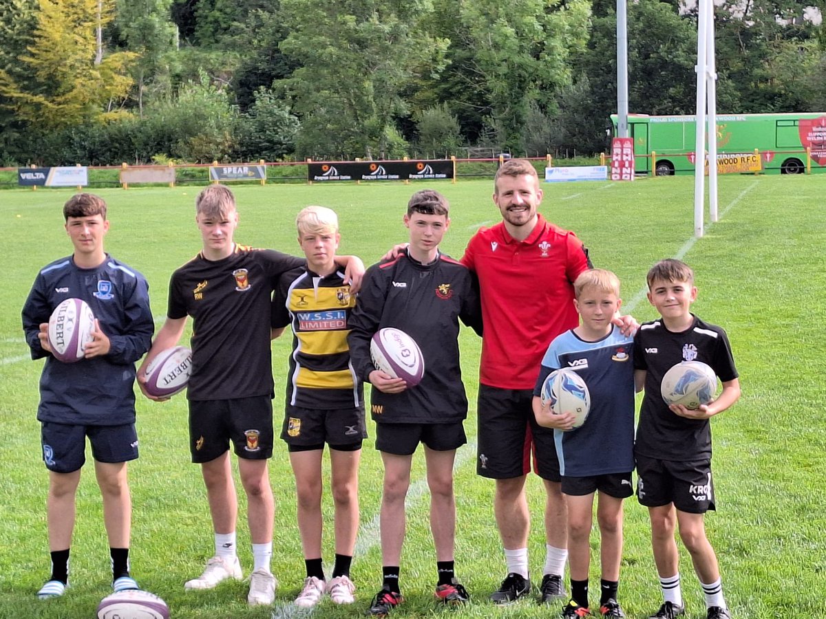 910Sports's tweet image. A huge well done to all players that completed the scrum half academy. 

Keep your eyes peeled 👀 for more dates and masterclass sessions around position specific training!

A massive thankyou to @Blackwood_Rugby for the use of their great facilities! #learnlikeapro