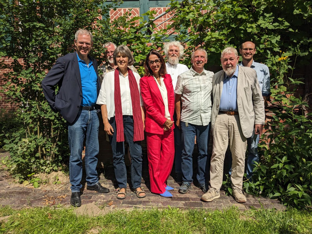 🤝Der #Stiftungsrat verantwortet unsere strategische Ausrichtung. Er traf er sich zum 50. Mal. Kathrin Succow, Hans Dieter Knapp, Rolf Seelige-Steinhoff, Hans Joosten &amp; Hartmut Kretschmer bilden das Team, das sich mit #Geschäftsführung &amp; #Stifter berät.➡️kurzelinks.de/v1j8