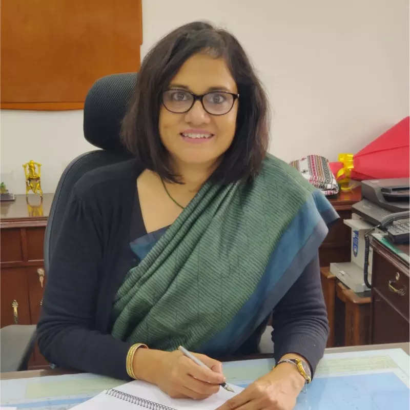 Electrical2024's tweet photo. Congratulations and best wishes to Ms. Jaya Varma Sinha #IRTS on assuming charge as first woman Railway Board Chairman &amp; CEO.
@RailMinIndia @arjunrammeghwal @AshwiniVaishnaw @KumariDiya @JaskaurBJP @drmanojrajoria @DrSatishPoonia 
जल्दी ही भर्तियों में स्टैंडबाई मुक्त रेलवे होगा| https://t.co/67ZrPM2a6t