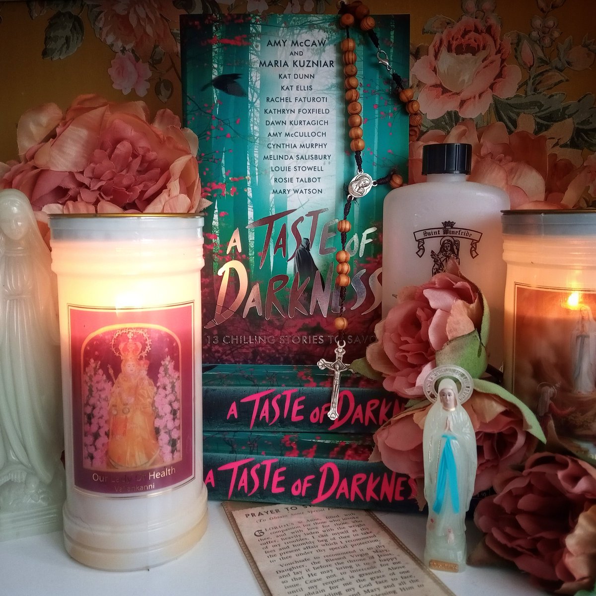 My author copies of A TASTE OF DARKNESS have arrived! My story, SAINT CLOVER, is a horrible little look at the power of chain letters and miracles; truly the most disturbing thing I've written so far. And I'll be at the launch next month in London. Link to tickets in my bio 🌺