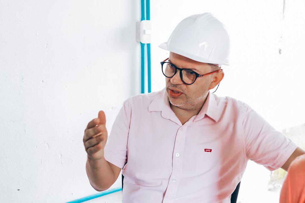 PiedemonteEICM's tweet photo. ¡Estamos en obra!

Terminó la demolición de lo que por años fueron ruinas e iniciamos la socavación del centro cultural Cromático.

Este proyecto de renovación urbana le cambiará la cara al Centro y será un espacio para dignificar el sector cultural. https://t.co/amHKkcmMuh
