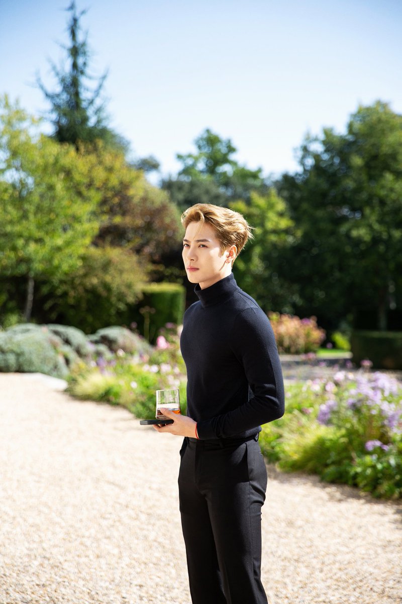 (2/3)

📸 Jackson at Hennessy in Cognac

#JacksonWang #王嘉尔 #잭슨 #TEAMWANG <a href="/JacksonWang852/">Jackson Wang</a>