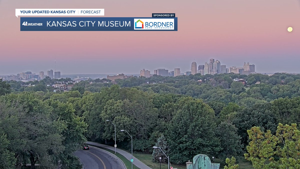 Good morning Moon! Check out the super blue moon setting behind the city through a bit smoke in the upper levels. Gorgeous!
@kshb41