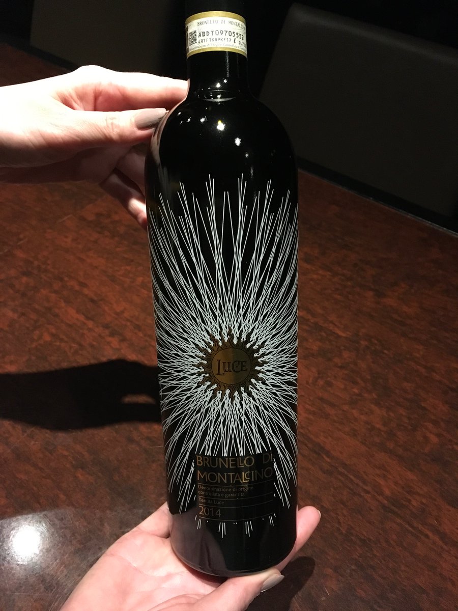 talbotwine's tweet photo. ルーチェのブルネッロ✨
おしゃれなボトルデザインが目立ちますね！
熟したブラックフルーツ、バニラなどの
まろやかな香りに癒されます💜

#ginnza #銀座　#バー　#Bar #Wine　#ワイン　#ルーチェ　#テヌータルーチェ　#イタリ��ワイン https://t.co/9QSQWrbsYw