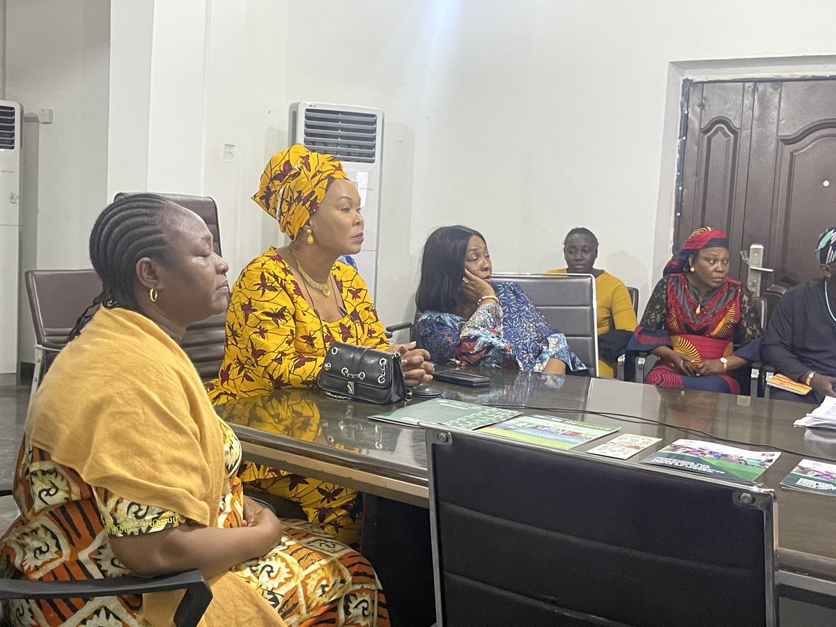 nfwp_sup's tweet photo. The Honorable Minister of Women Affairs, Barrister Uju Kennedy Ohanenye in company of the Permanent Secretary Mrs. Monilola Udoh and other top officers of the Federal Ministry of Women Affairs paid a visit to the Federal Project Coordinating Unit of the Nigeria for Women Project. https://t.co/axZ07kFxyL