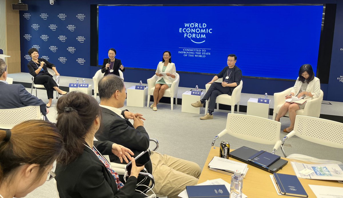 RMinghui's tweet photo. Very constructive and open dialogue among the representatives from the government, educational and research institutions and private sectors on #climatechange and health in China. Looking forward to more discussions and innovative practices. #BetterClimateBetterHealth https://t.co/vlY44cjmJF