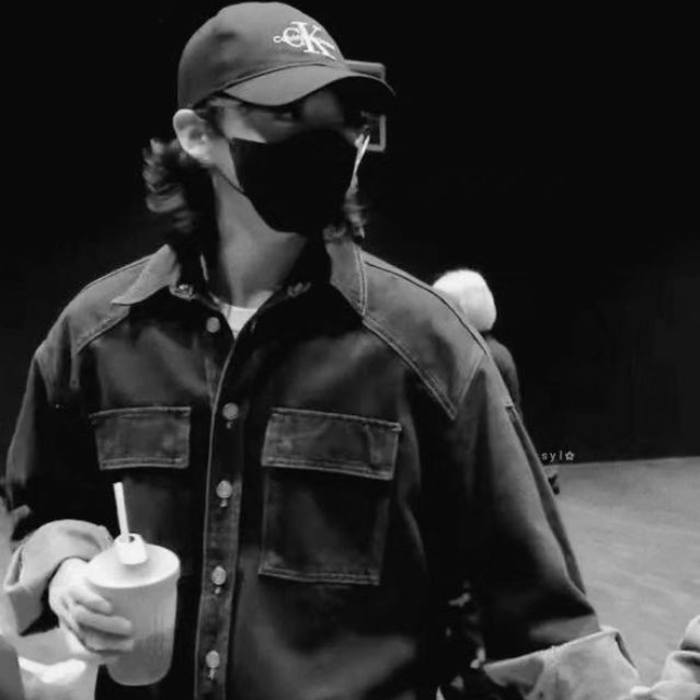 Jwennei's tweet photo. ╱. GA FOR RP ONLY

hi mootsie, karena besok si ganteng jungkook ulang tahun aku mau traktir sedikit 😋, 

saldo e-wallet 200k untuk 3 moots ( 100k &amp; 50k 50k per @ ) cukup rt &amp; like, yg belum follow boleh follow gudluck! borraaahae 💜 https://t.co/mMo49M5QY0