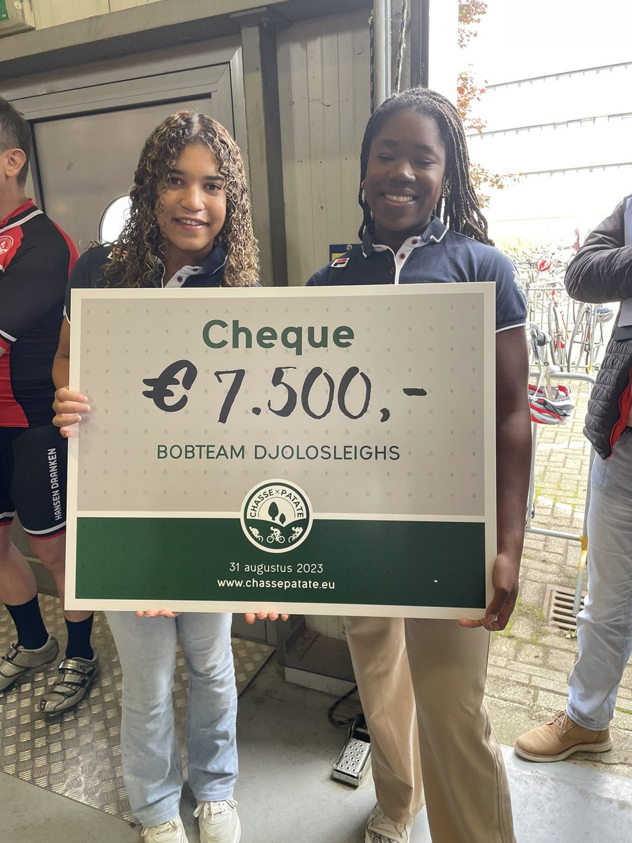 De eerste aanmoediging tijdens Chasse Patate is voor bobsleeduo Loren Djojo en Jaybre Wau