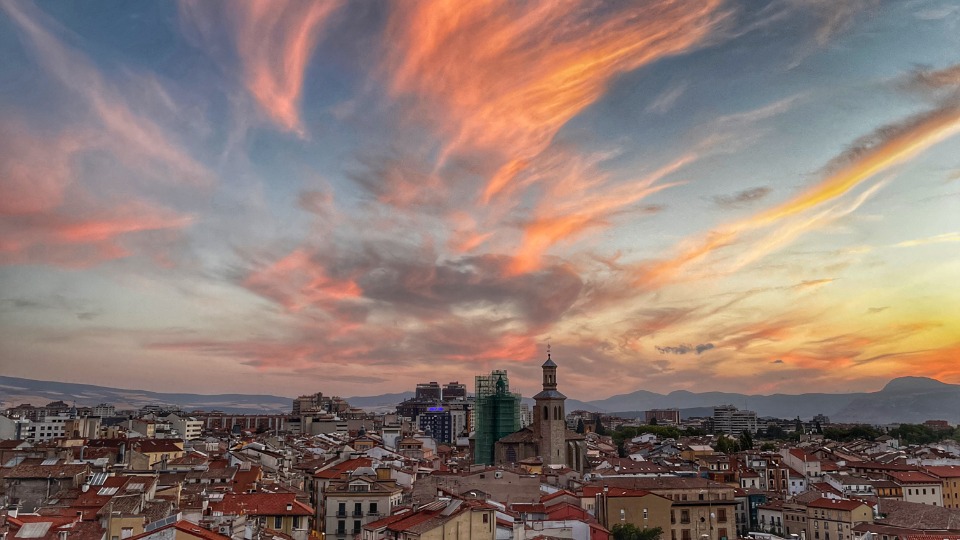 CatePamplonaM's tweet image. Canción de cuna de un atardecer🌇.

#pamplonairuña #navarra #atardecer