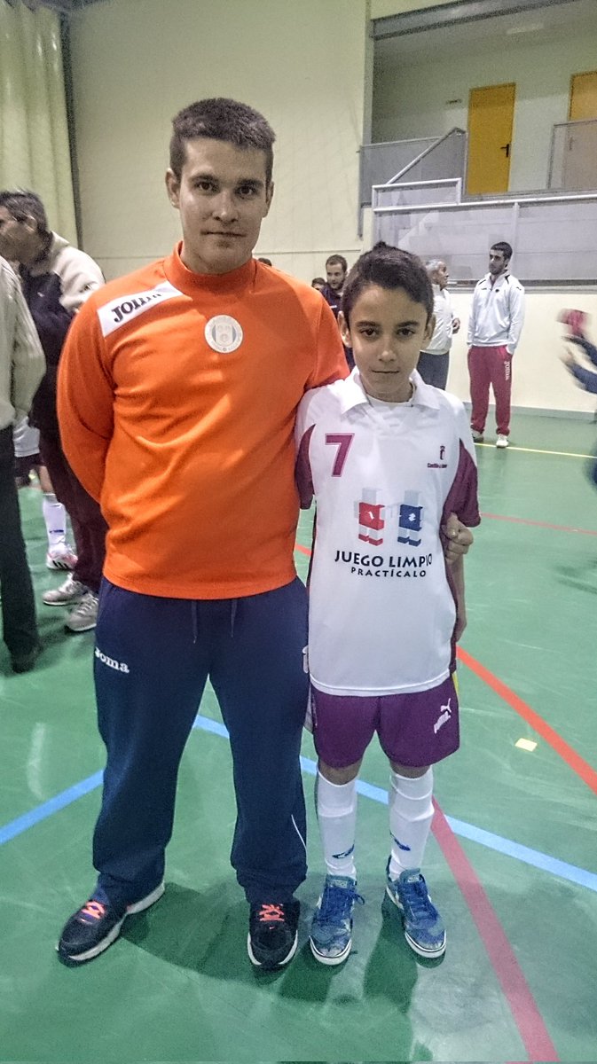 Victor17VFS's tweet photo. Tras 10 temporadas juntos, las 6 últimas consecutivas. Toca separar caminos este año. A seguir creciendo y disfrutando de nuestro deporte y volverás conmigo mucho más fuerte! Suerte crack 💪💙🧡

@Ivan_hernanddez https://t.co/ztLiSQFDCL