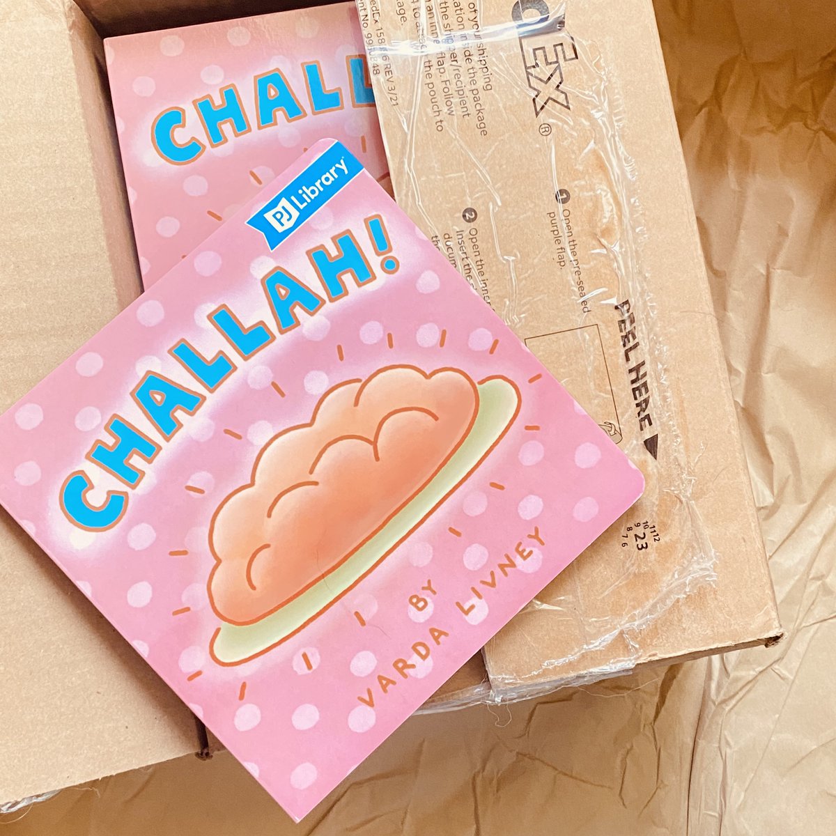 The 'Challah!' samples have arrived! And there are bunnies! Join @PJLibrary and just like that, it will arrive in your mailbox for free! Or buy on Amazon a.co/d/7pts4w7 . Shoutout to the #jewishboardbook gang @SarahAroeste
@nchurnin @JewishArtbyAnn 
@viviankirkfield