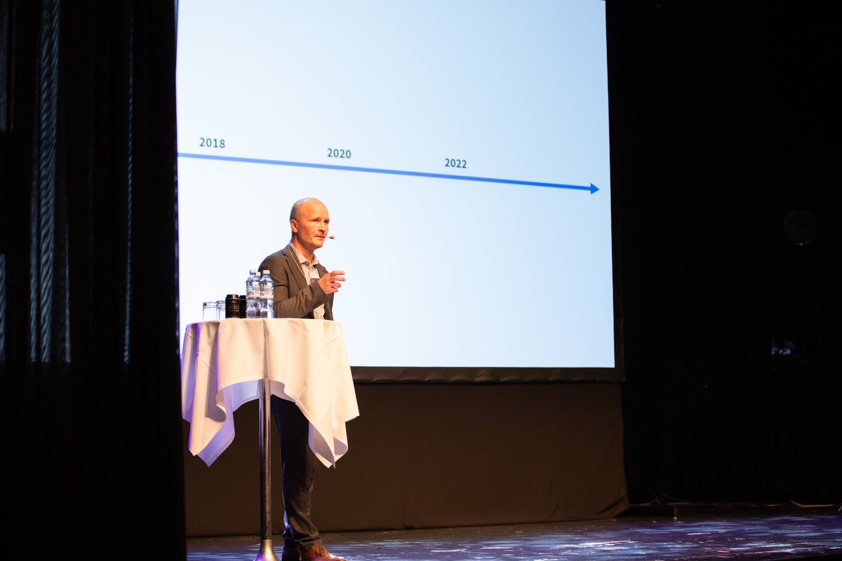 Vaikuttavuusylilääkäri Aapo Tahkola edusti 2022 vaikuttavuuspalkinnon voittajaa "diabeteslaaturekisterin vertaiskehittäminen" ja esitteli vaikuttavan vertaiskehittämisen 5 T:tä: tuki johdolta, tapa hyödyntää tuloksia, tulosmittarit, tuuppaajat, tavoitteellinen vertaiskehittäminen